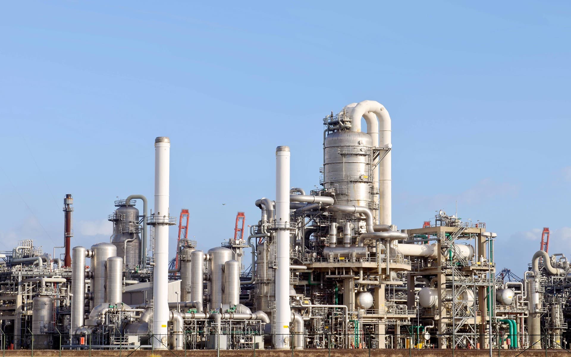 Process towers and pipework at an industrial plant in daylight